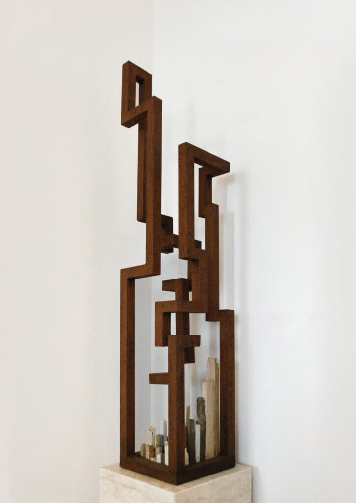 Gratte-Ciel & Stone 160, corten steel, stone, 160 x 30 x 30 cm