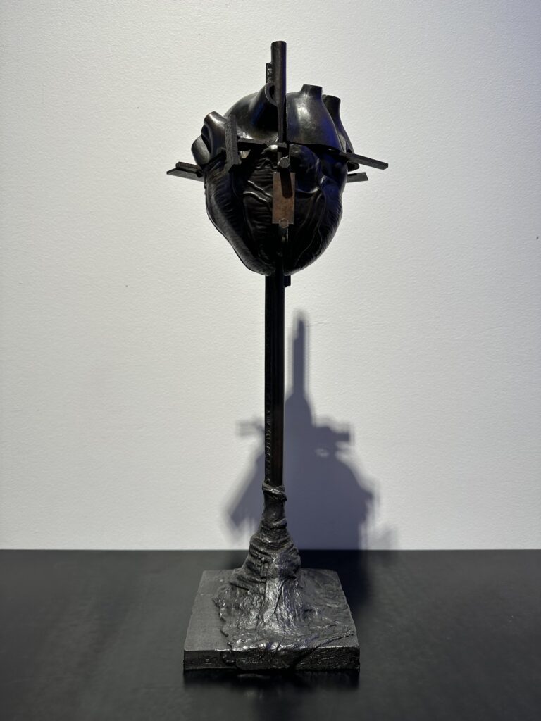 César Baldaccini (1921-1998) “Coeur éclaté” (1986) High 56 cm Width: 15 x 15 cm Foundry stamp BOC