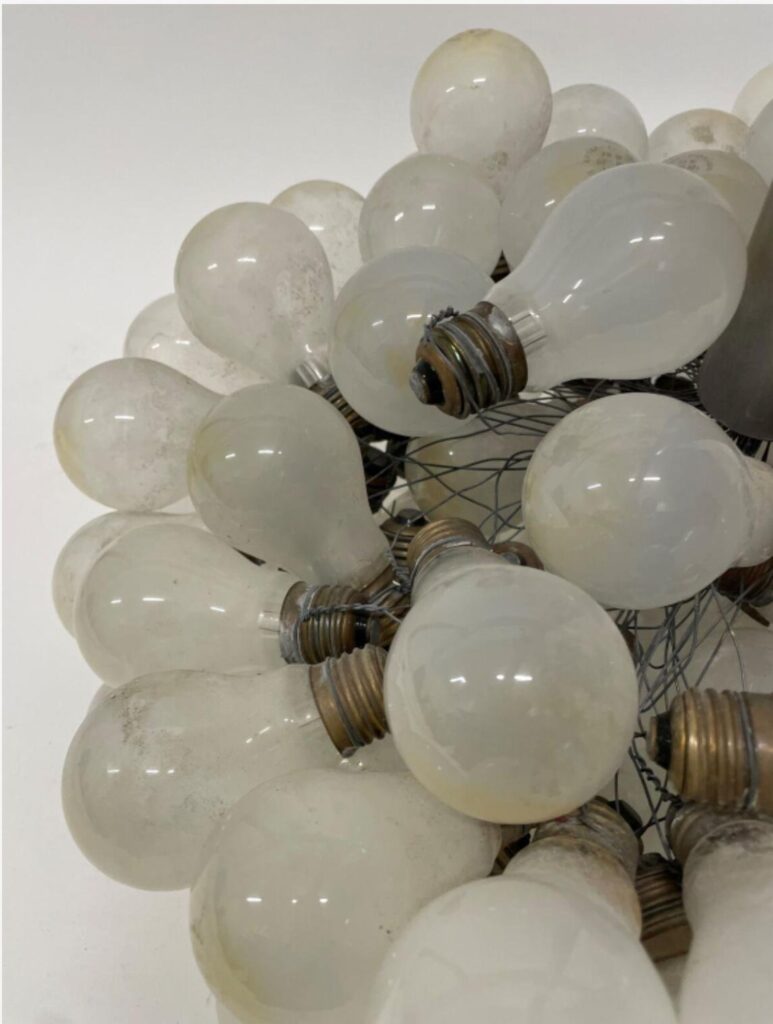 – (V4-VR3) Lustre en métal chromé à accumulation d'ampoules. Detail